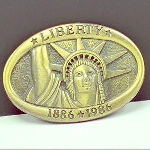 Brass belt buckle vtg statue liberty americana USA